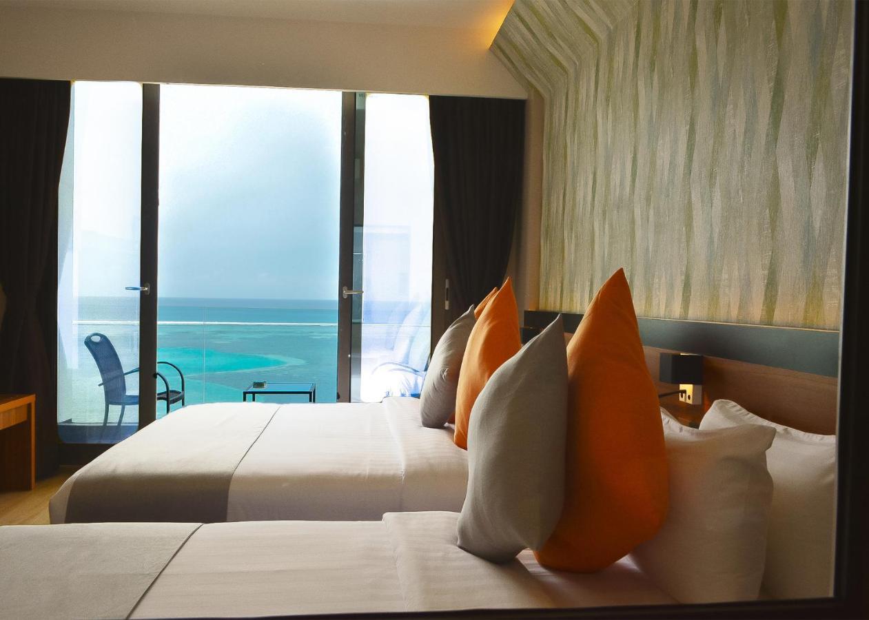 Triton Prestige Seaview And Spa Maafushi Exterior foto