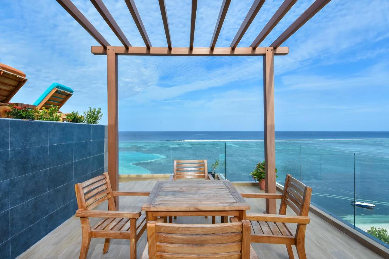 Triton Prestige Seaview And Spa Maafushi Exterior foto